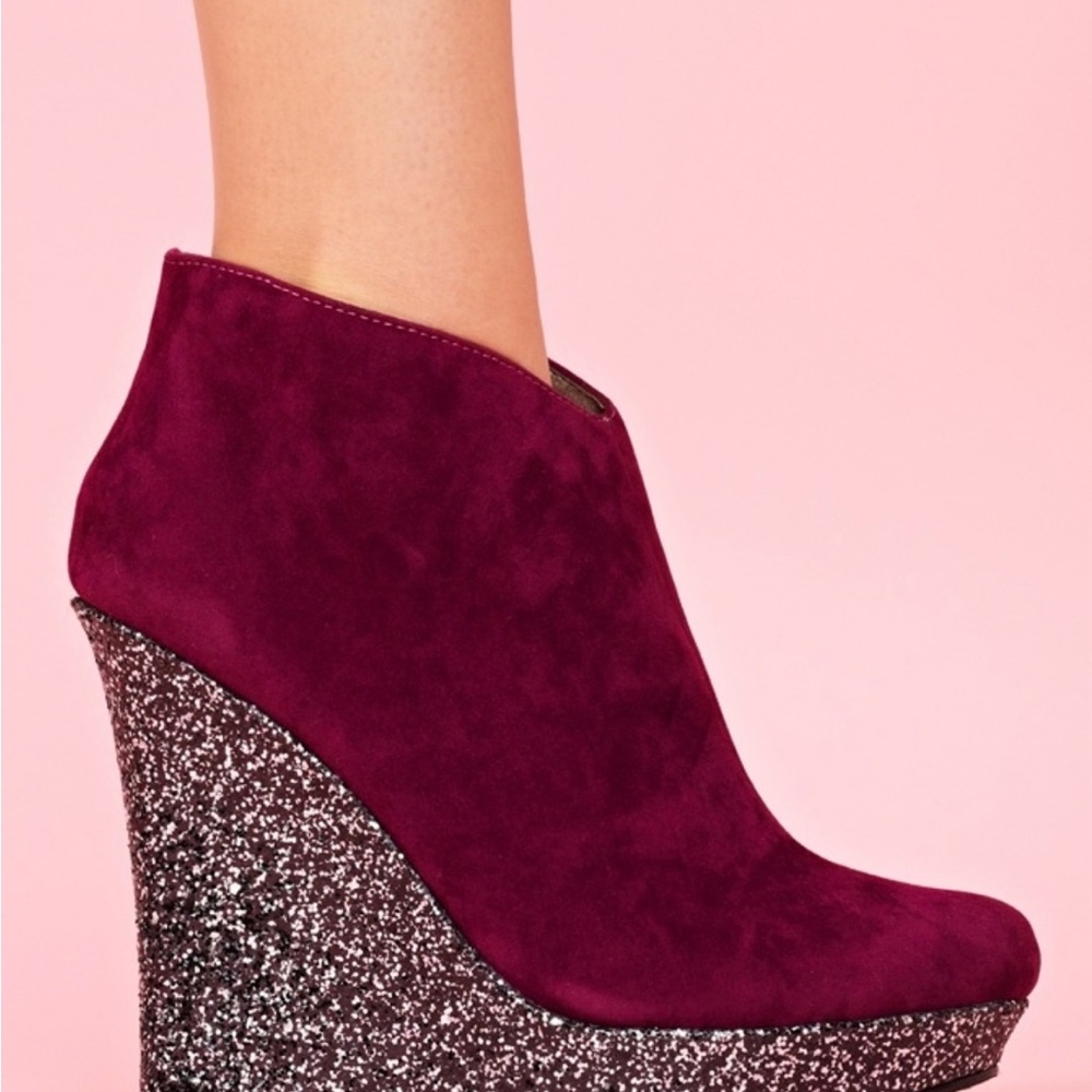 MICHAEL ANTONIO ULTRASUEDE BURGUNDY WEDGE PLATFORM BOOTIES SIZE 8 PURPLE